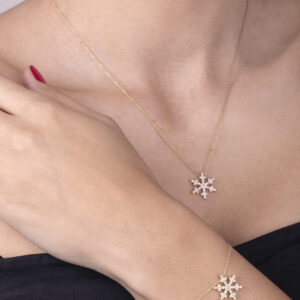 Gorgeous Snowflake Diamond Pendant